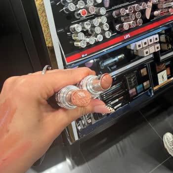 Sephora Mağazasında Boş YSL Ruj İçin Ürün Değişimi Talebi