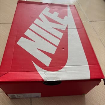 Nike Bej Ayakkabımın Çamaşır Makinesinde Yıkanması Sonrası Taban Ve Üst Kısmının Açılması