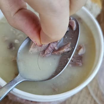 Kelle Paça Çorbasında Saç Kılı Bulundu Ve Çalışan Kaba Davrandı