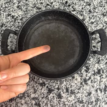 Taç Point Döküm Sahan Setinin Küçük Tavasında Renk Atması Ve Sağlık Güvensizliği