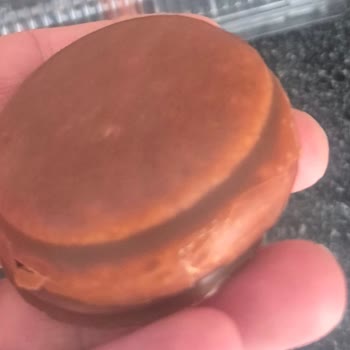 BİM Şölen Çikolatalı Luppo’da Çikolata Sosu Eksik, Ürün Kuru Ve Lezzetsiz
