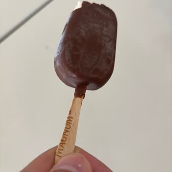 Eksik Çubuklu Magnum Dondurmasında Hijyen Şüphesi Ve Para İadesi Talebi
