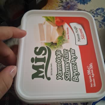 Mis Markasının Yarım Yağlı Süzme Beyaz Peyniri Açıldıktan Kısa Sürede Ekşi Ve Tüketilemez