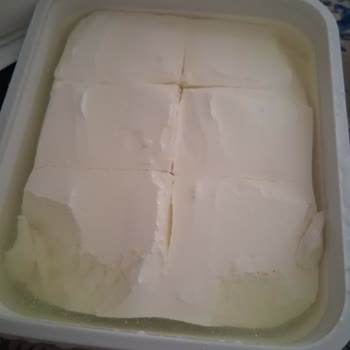 Mis Markasının Yarım Yağlı Süzme Beyaz Peyniri Açıldıktan Kısa Sürede Ekşi Ve Tüketilemez