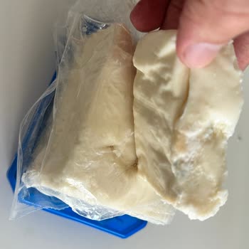 Son Kullanma Tarihi Geçmemiş Olmasına Rağmen Bozuk Ve Küflü Peynir