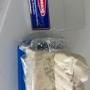 Son Kullanma Tarihi Geçmemiş Olmasına Rağmen Bozuk Ve Küflü Peynir
