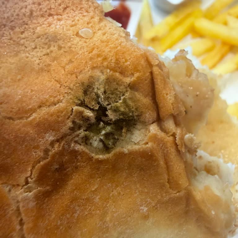 Migros Yemek’te Küflü Hamburger Ekmeği: Sağlık Riski Ve İade Talebi