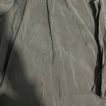 Tek Yıkamada Renk Solması Ve Kırışık Gösteren Elbise