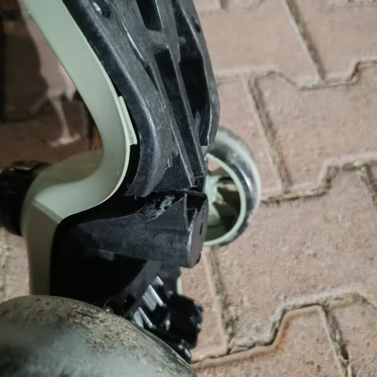 Scooter'ı Aniden Kırıldı, Güvenlik Ve Kalite Sorunu