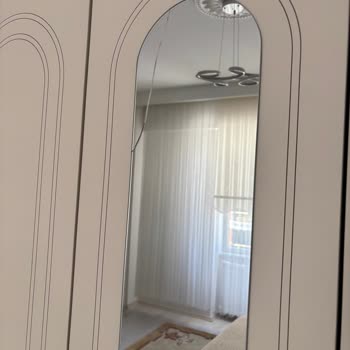 Kırık Dolap Kapısı, Kirli Yatak Ve Eksik Lambalar İçin Hızlı Ve Kesin Çözüm Talebi