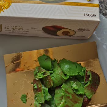 Juva Antep Fıstıklı Mus Pastasının Dış Çikolatasındaki Yeşil Renk Ve Aşırı Acı Tat