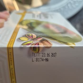 Juva Antep Fıstıklı Mus Pastasının Dış Çikolatasındaki Yeşil Renk Ve Aşırı Acı Tat