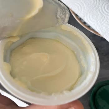 Son Tüketim Tarihi Geçmemiş Olmasına Rağmen Krem Peynirde Renk Değişikliği Ve Kıvam Sorunu