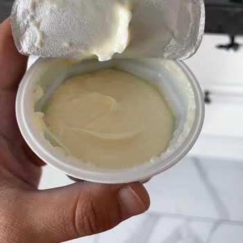 Son Tüketim Tarihi Geçmemiş Olmasına Rağmen Krem Peynirde Renk Değişikliği Ve Kıvam Sorunu
