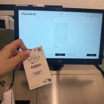 Pull & Bear Akasya Şubesinde Etiket Fiyatı İhlali Ve Kaba Müdür Davranışı