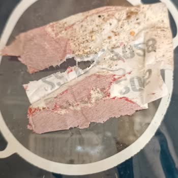 Makarnada Yapışkan Etiket Parçası Ve Cevapsız Şikayet Hattı