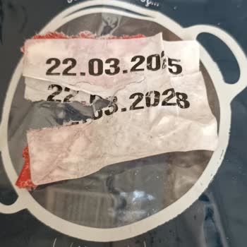 Makarnada Yapışkan Etiket Parçası Ve Cevapsız Şikayet Hattı
