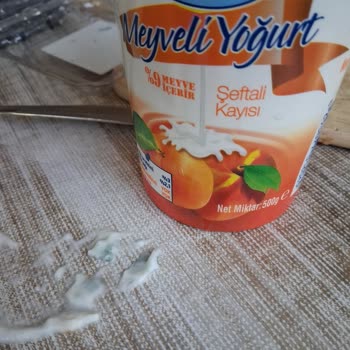 Dost Markalı Şeftali Ve Kayısı Aromalı Yoğurtta Yeşil Yabancı Madde Ve Sağlık Endişesi