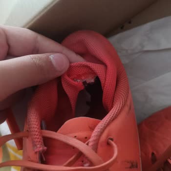 Nike Tiempo Legend 10 Club Kramponunda Üretim Hatası Ve Garanti Reddi