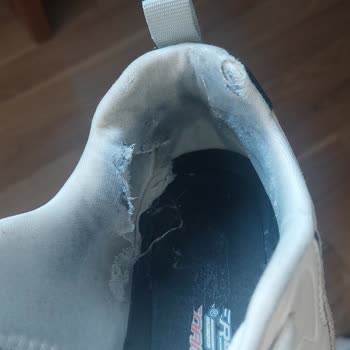 Skechers Ayakkabının İç Astarı 3 Ayda Yırtıldı Ayıplı Ürün Şikayeti