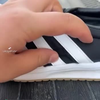 Adidas 11 Günlük Ayakkabının Sol Taraftan Açılması!