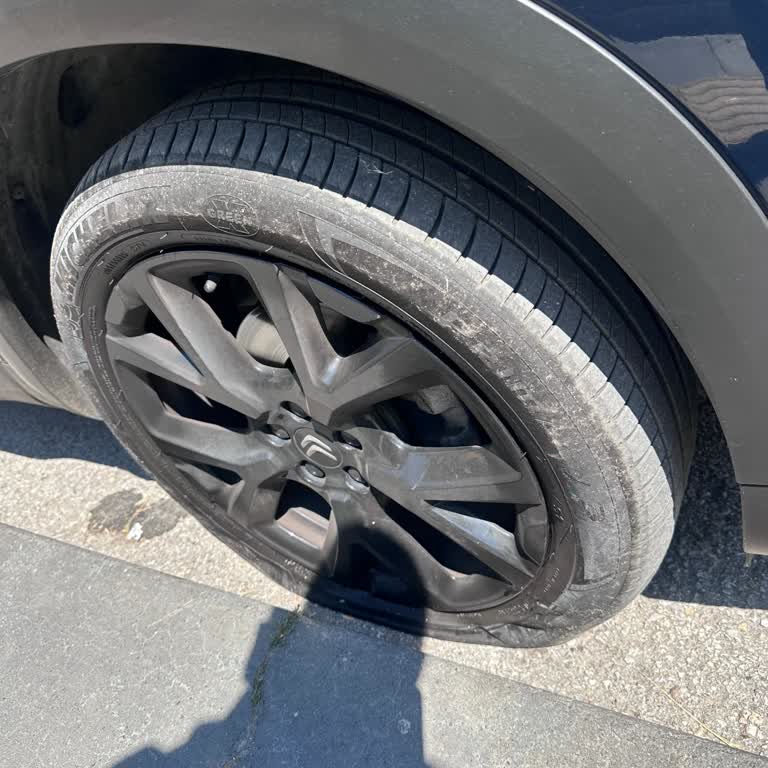 Citroen Orijinal Michelin Lastiğini Temin Edemeyip Müşteriyi Ek Ücrete Ve Riskli Kullanıma Zorladı