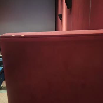 Duvara Bakan İkili Koltuklar Ve Satış Sistemindeki Hata