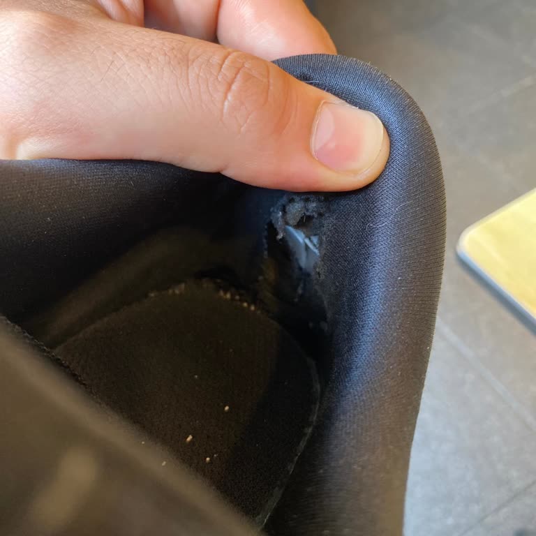 Nike Erkek Koşu Ayakkabısının Kırılan Plastik Parçası Ayağımı Kesiyor
