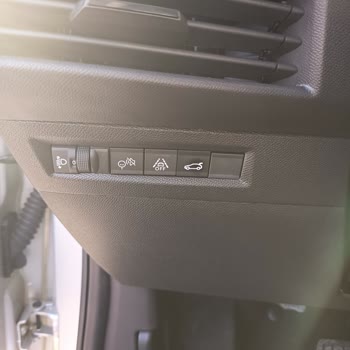Opel Frontera'da Hatalı Elektrikli Bagaj Montajı Ve İlgisiz Servis
