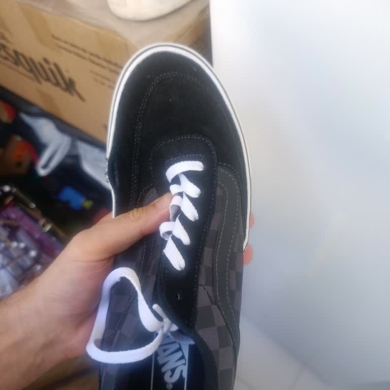 Vans Ayakkabısının Bir Saat İçinde Yırtılması Ve Değişim Talebi