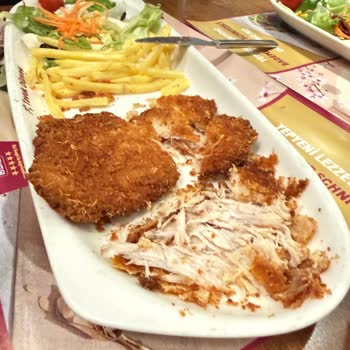 Bademli Kadayıflı Şinitzelin Dışı Yanmış İçi Çiğ, Çözüm Sunulmayan Şikayet