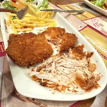 Bademli Kadayıflı Şinitzelin Dışı Yanmış İçi Çiğ, Çözüm Sunulmayan Şikayet