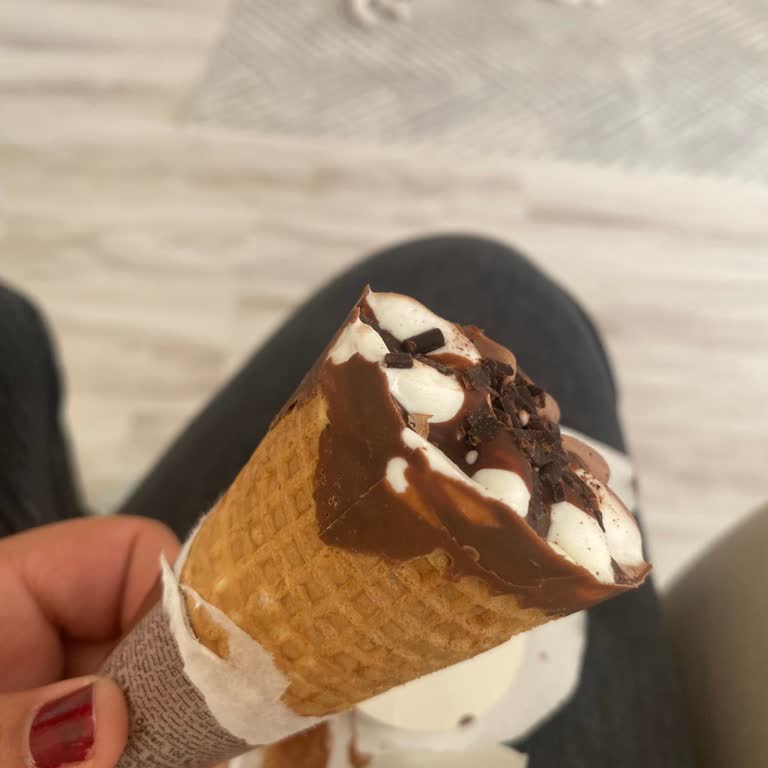 Külah İçinde Neredeyse Hiç Dondurma Yok