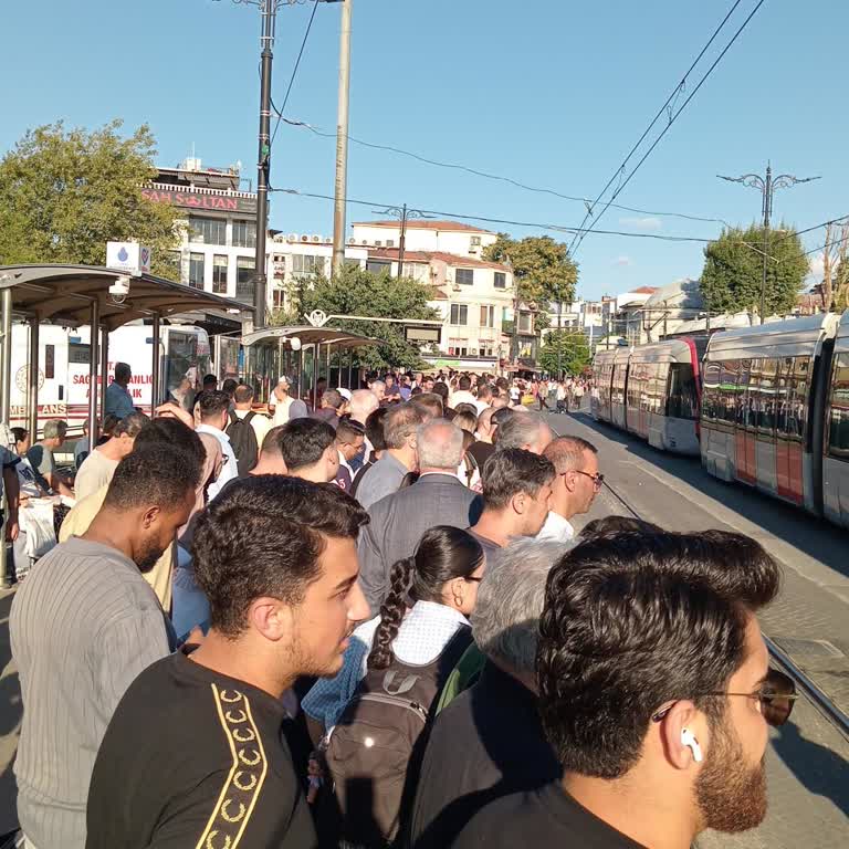 Araç Arızaları Ve Aşırı Yoğunluk T1 Tramvayını İşkenceye Dönüştürüyor
