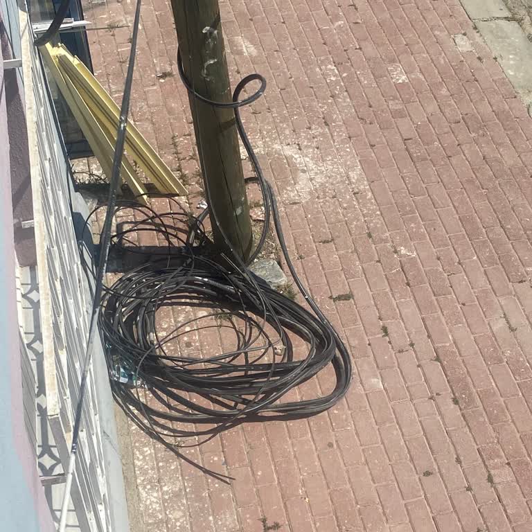 Banaz’da İnternet Kablolarının Kesilmesi Ve Ekip Gelmemesi