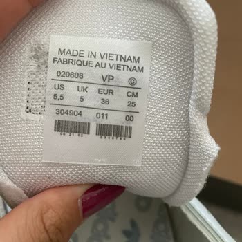 Yanlış Beden Ve Etiketli Sneaker İade Talebi