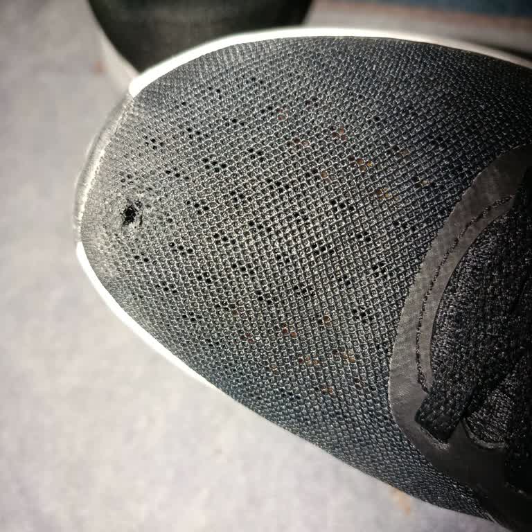 Kısa Sürede Delinen Adidas Ayakkabısı, Mağaza Kullanıcı Hatası Dedi
