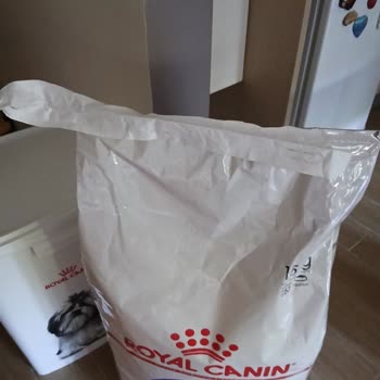 Petlebi'den Gelen Şüpheli Royal Canin Kedi Maması Orijinal Olmadı