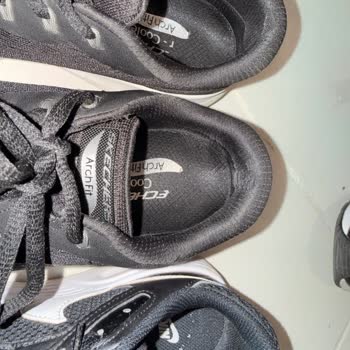 Skechers Arch Fit Ayakkabısında Kısa Sürede Topuk Yırtığı Ve Satıcıların Kullanıcı Hatası İddiası