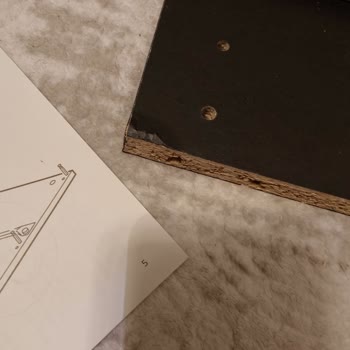 Kırık Parçalarla Gelen Malm Komodin İçin Acil Değişim Talebi