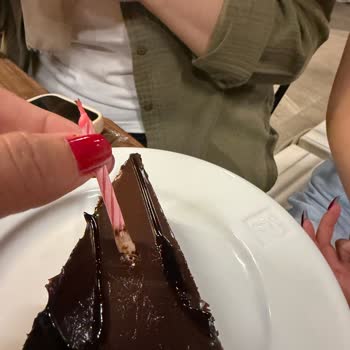 Hijyenik Olmayan Mum Ve Çınar’ın Saygısız Tutumu