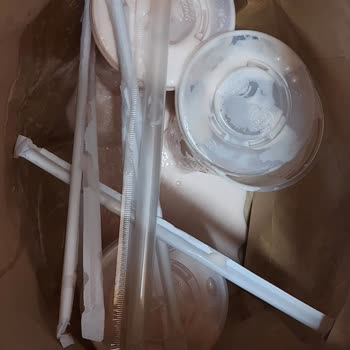 Burger King'de Açık Bardaklı Milkshake Siparişinde İçerik Dökülmesi Ve Çözüm Yokluğu