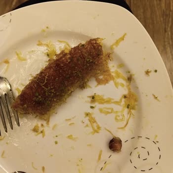 Künefe İçinden Çıkan Kiraz Çekirdeği Sağlık Ve Hijyen Endişesi