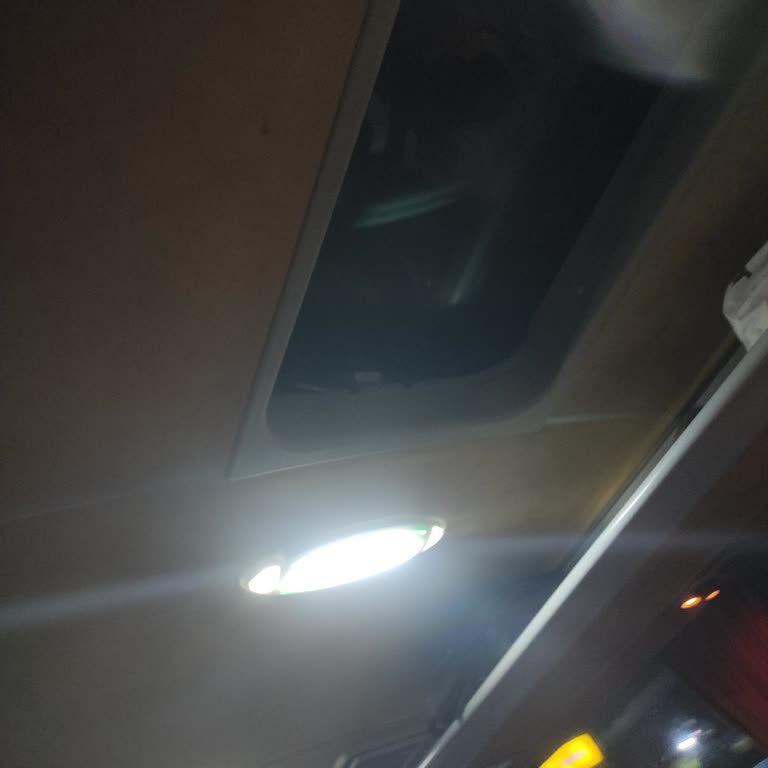 Klimasız Otobüste Aşırı Sıcak Ve Kötü Koku