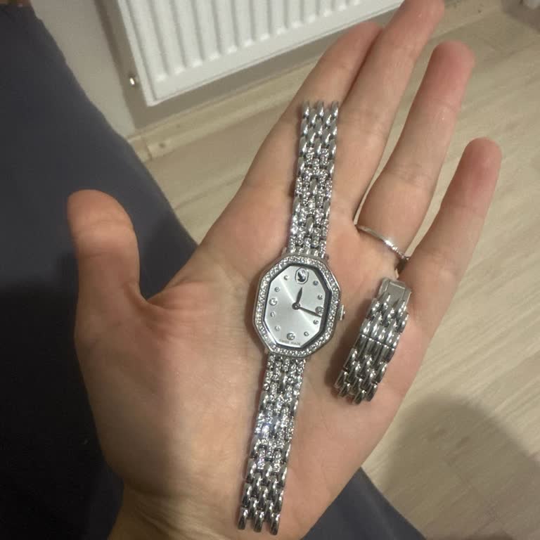 Nişan Gününde Swarovski Saatin Aniden Kopması