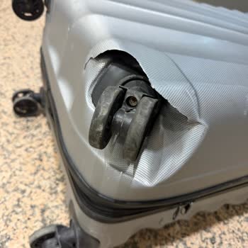 Ajet Uçuşunda Valiz Hasarı Ve Şikayetim Reddedildi