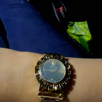Versace Saatin Camı Buğulandı, Nakit İade Talebi