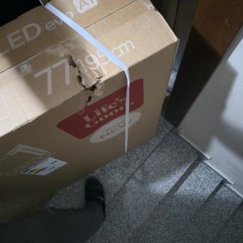 Hasarlı Kutu İle Gelen LG OLED TV Değişim Talebi