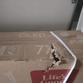 Hasarlı Kutu İle Gelen LG OLED TV Değişim Talebi