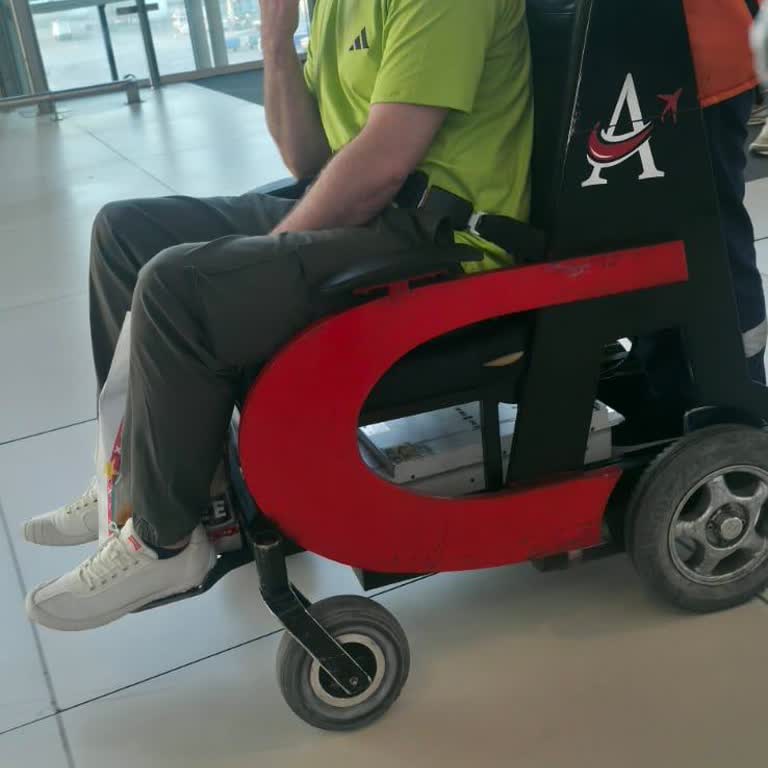 Türk Hava Yolları'nda Engelli Yolcudan Para Talebi Ve Saygısız Davranış